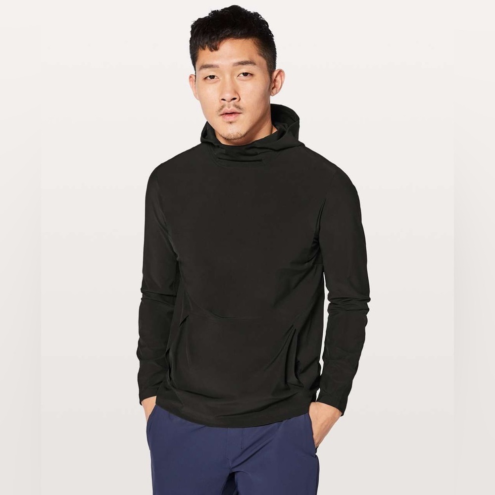 Lululemon Chill Motion Pullover Hoodie
Black size medium lightweight reflective
